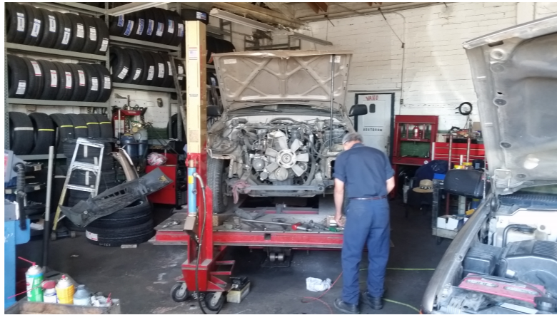 Le's Auto Body & Engine Repair